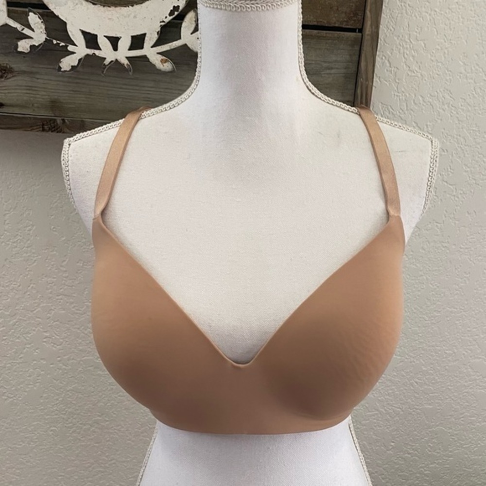 Victoria’s Secret t-shirt‎ lightly lined beige bra 34DDD